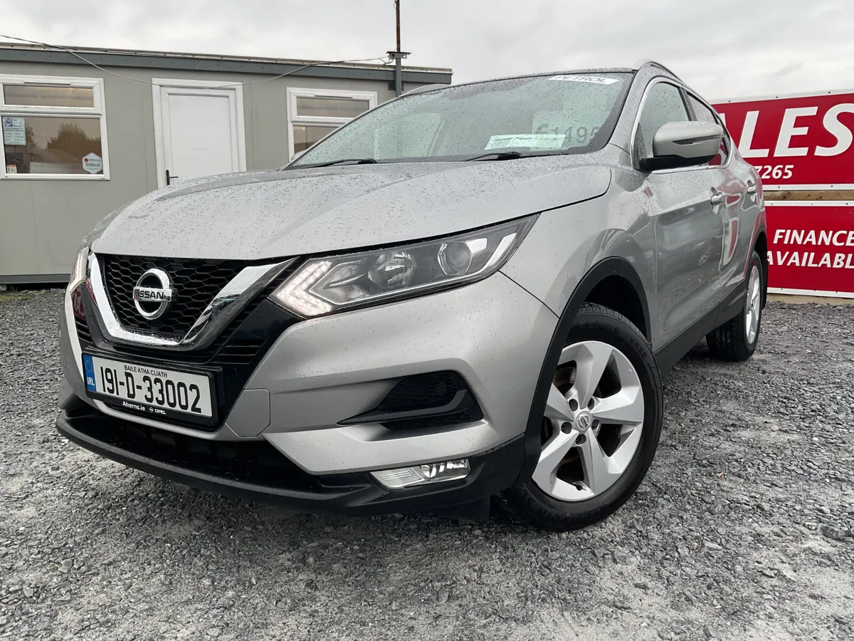 NISSAN QASHQAI 1.3 PETROL PANORAMIC ROOF SAT NAV - Image 2