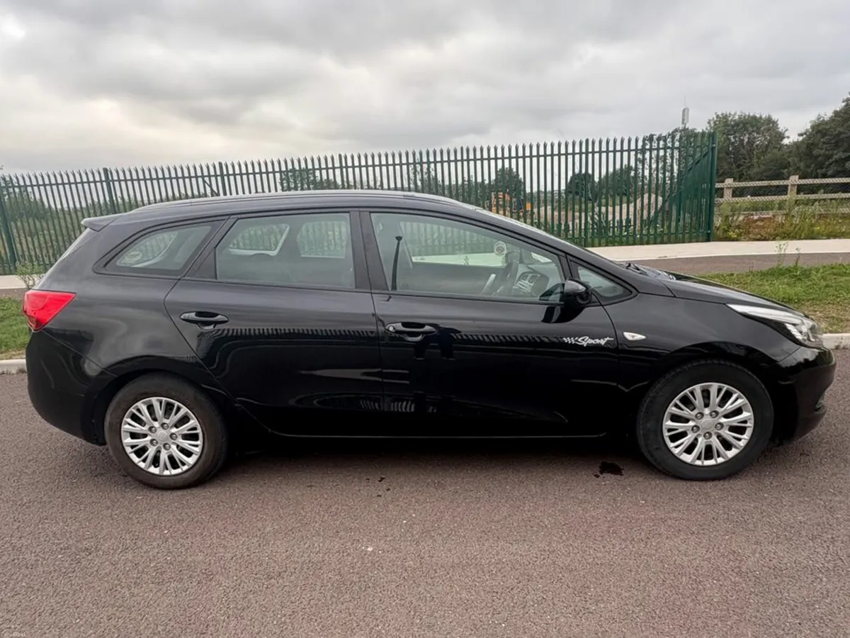Kia Ceed SW CRDI Excellent Condition! BLUETOOTH AI - Image 3