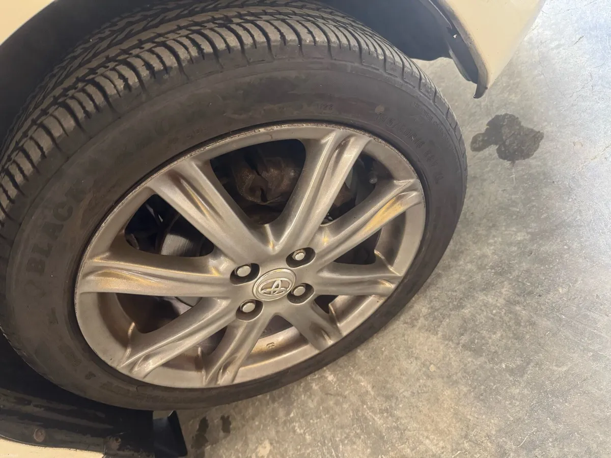 Toyota Yaris 1.3Litre Manual - New Nct - Taxed !! - Image 4