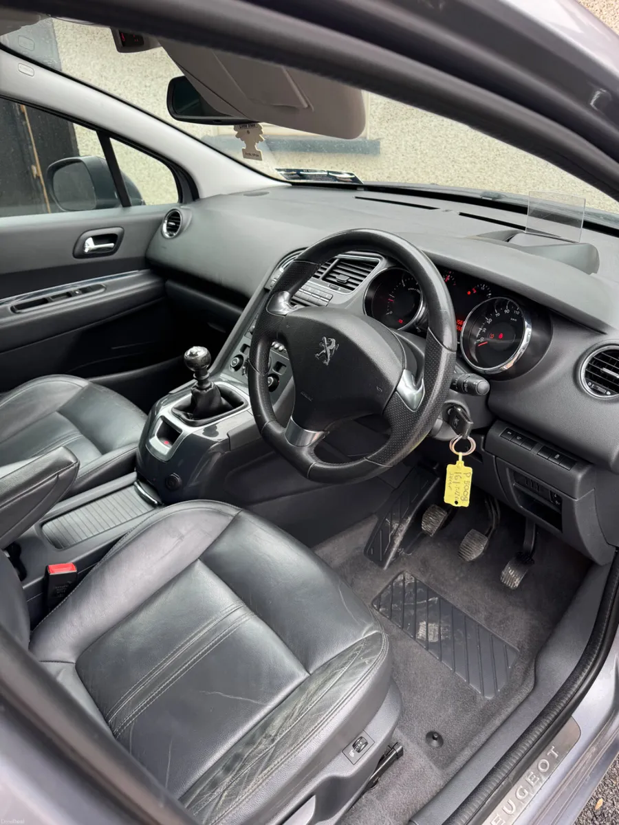 Peugeot 5008 2016 - Image 2