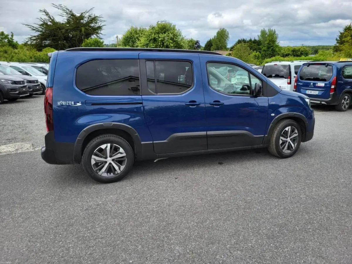 Wheelchair Taxi Auto 7 seats - Image 3