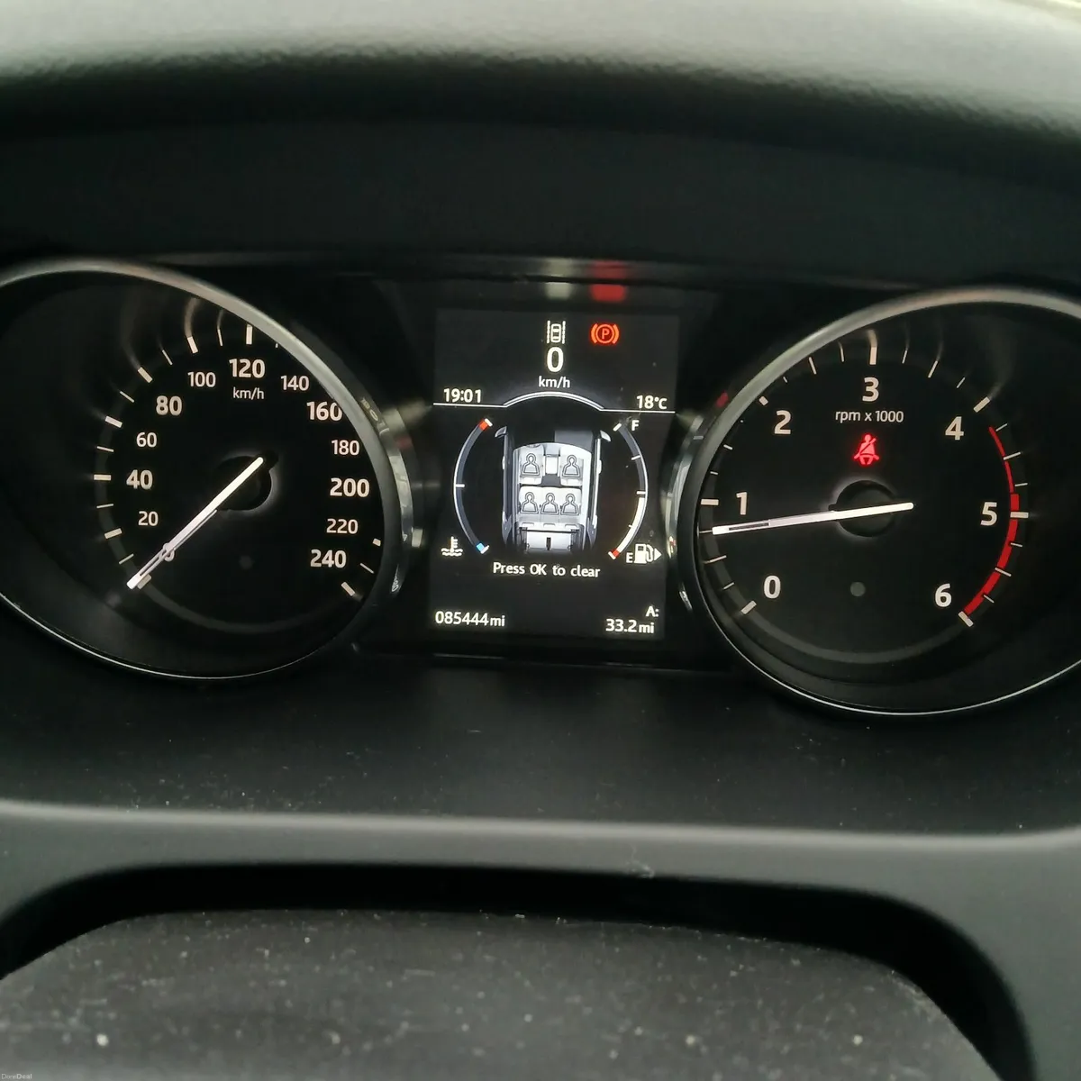 Land Rover Discovery Sport 2017 - Image 2