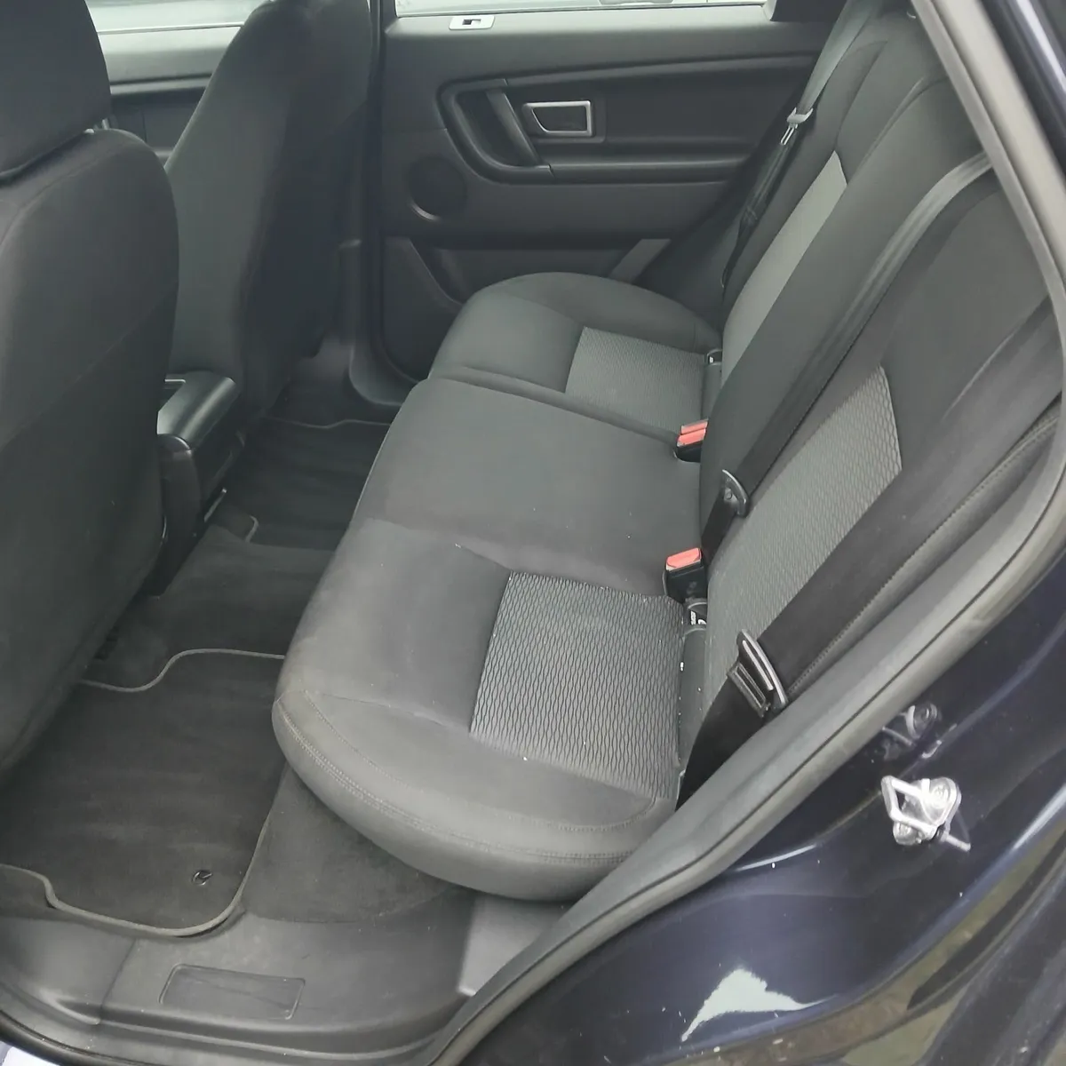 Land Rover Discovery Sport 2017 - Image 4