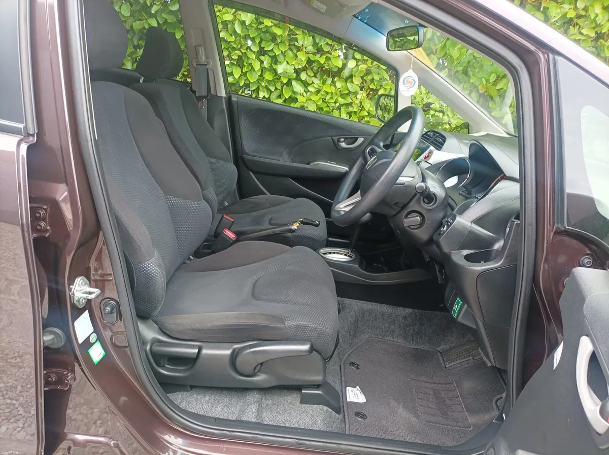 Immaculate Hi Spec Honda Jazz 1.3 Automatic, 2014 - Image 3