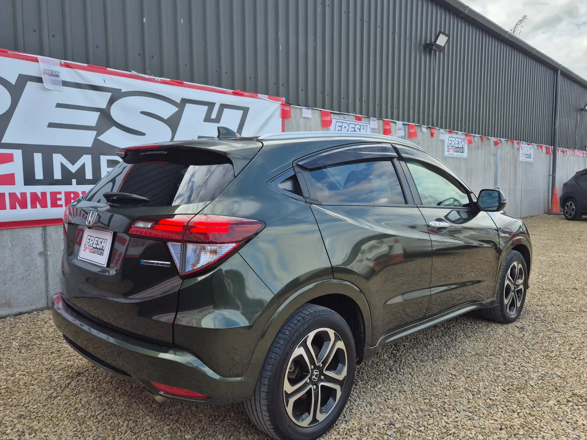 HONDA VEZEL HYBRID (TOP SPEC) - Image 3