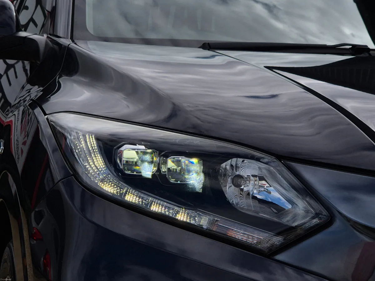 HONDA VEZEL HYBRID (TOP SPEC) - Image 4
