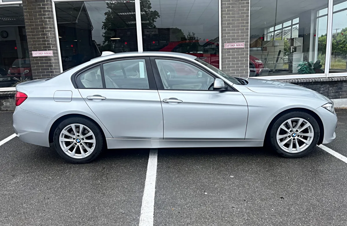 BMW 318D SE ZLBG 4DR AUTO - Image 2