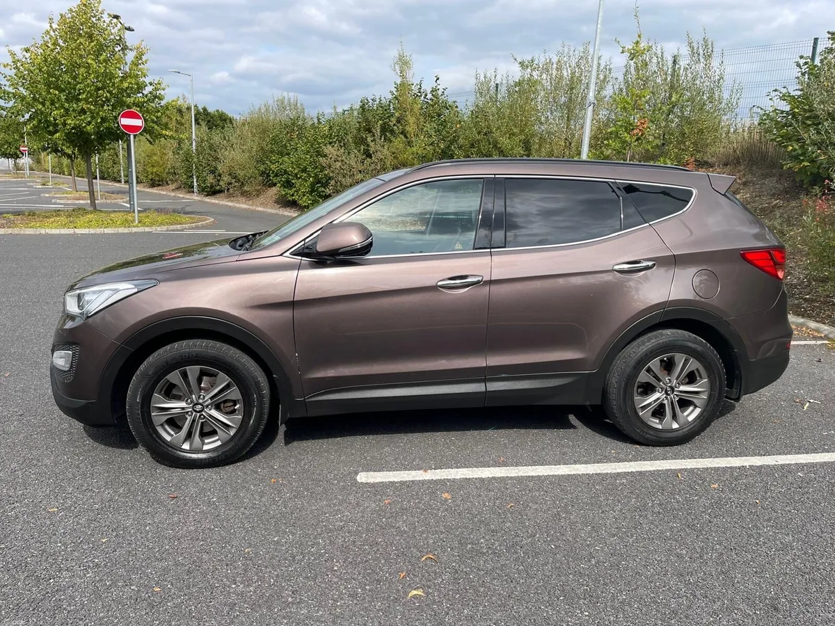 2015 Hyundai Santa Fe AWD 4x4 7 Seats - Image 4