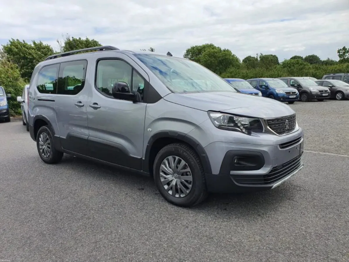 Wheelchair Taxi 7 seat auto Peugeot Rifter - Image 3