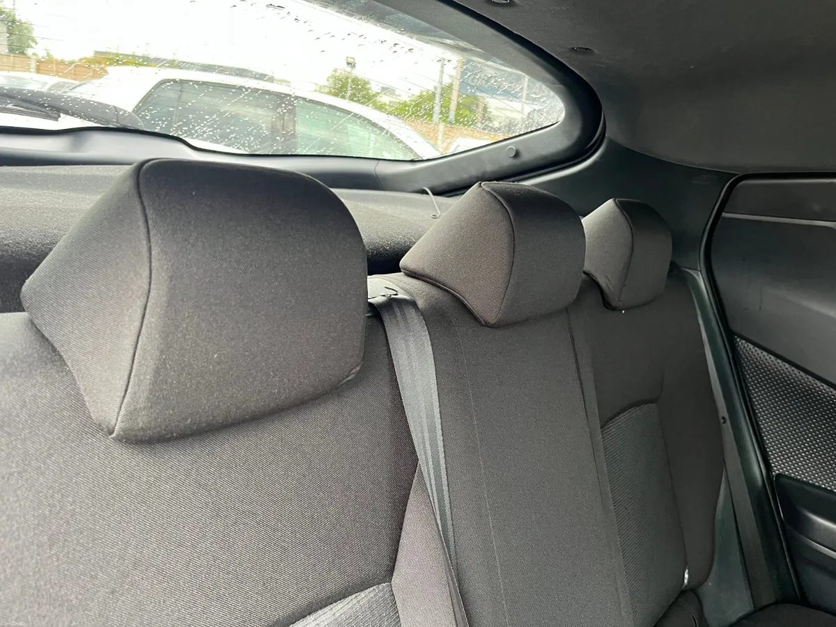 TOYOTA C-HR 2018, 1.8 HYBRID AUTO LOW KMS - Image 4