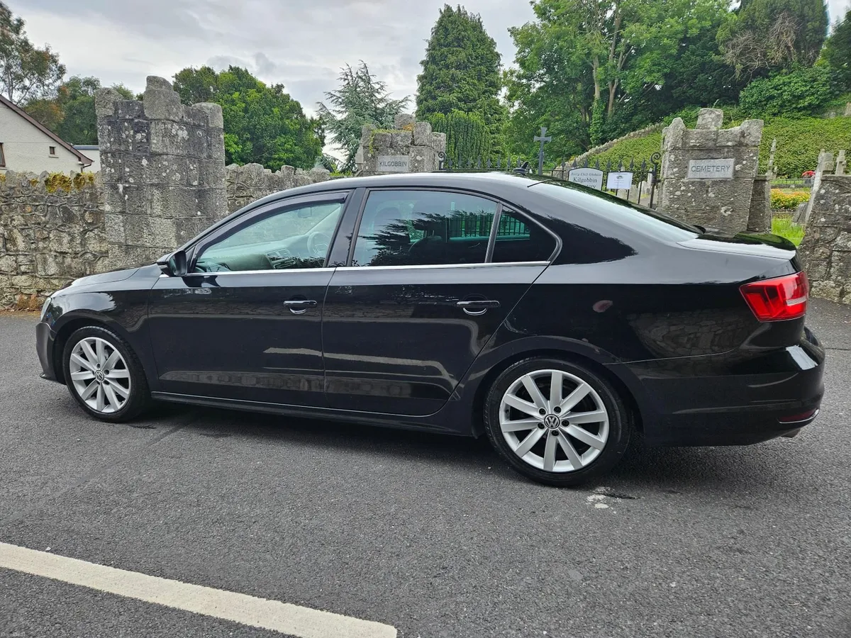 Volkswagen  Jetta Highline 2.0  TDI DSG 110hp Auto - Image 4