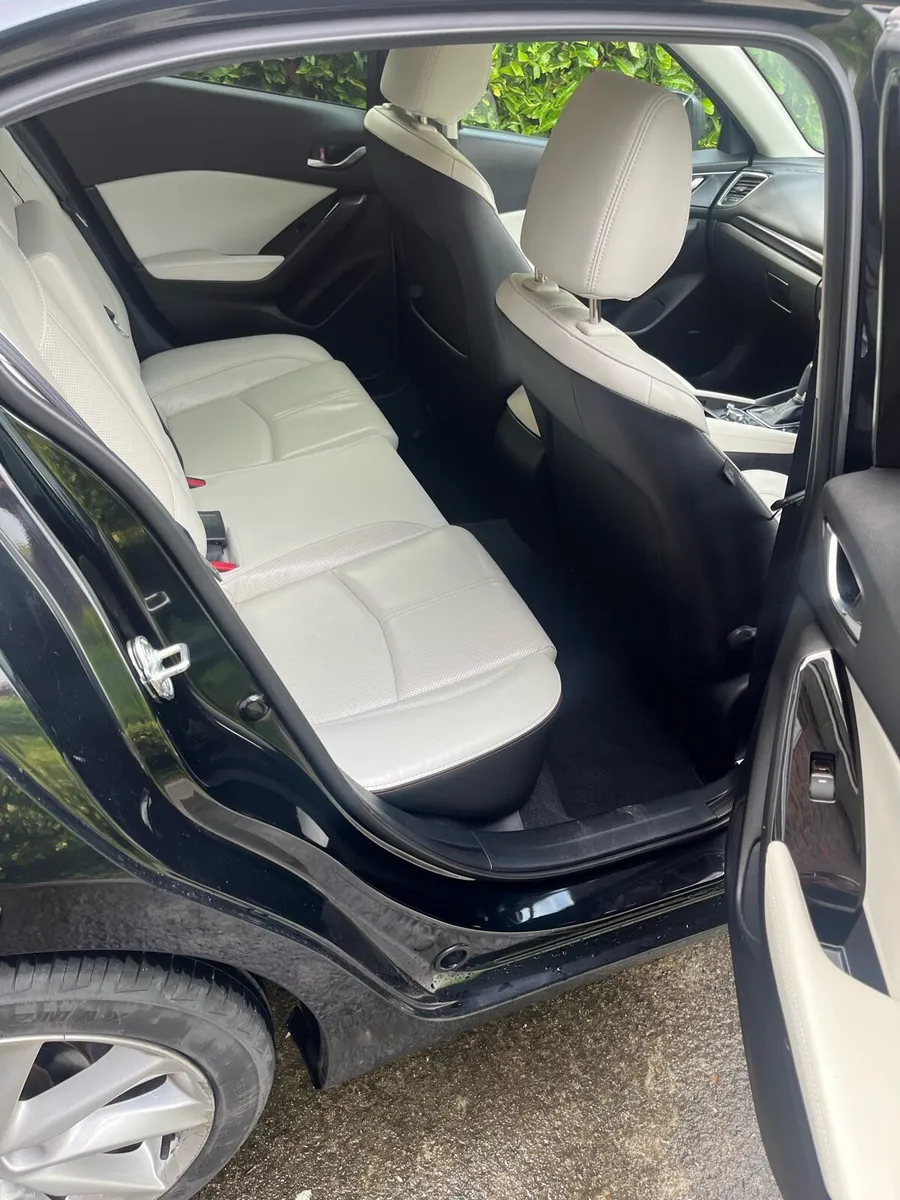 Mazda3- mint Top spec - Image 3