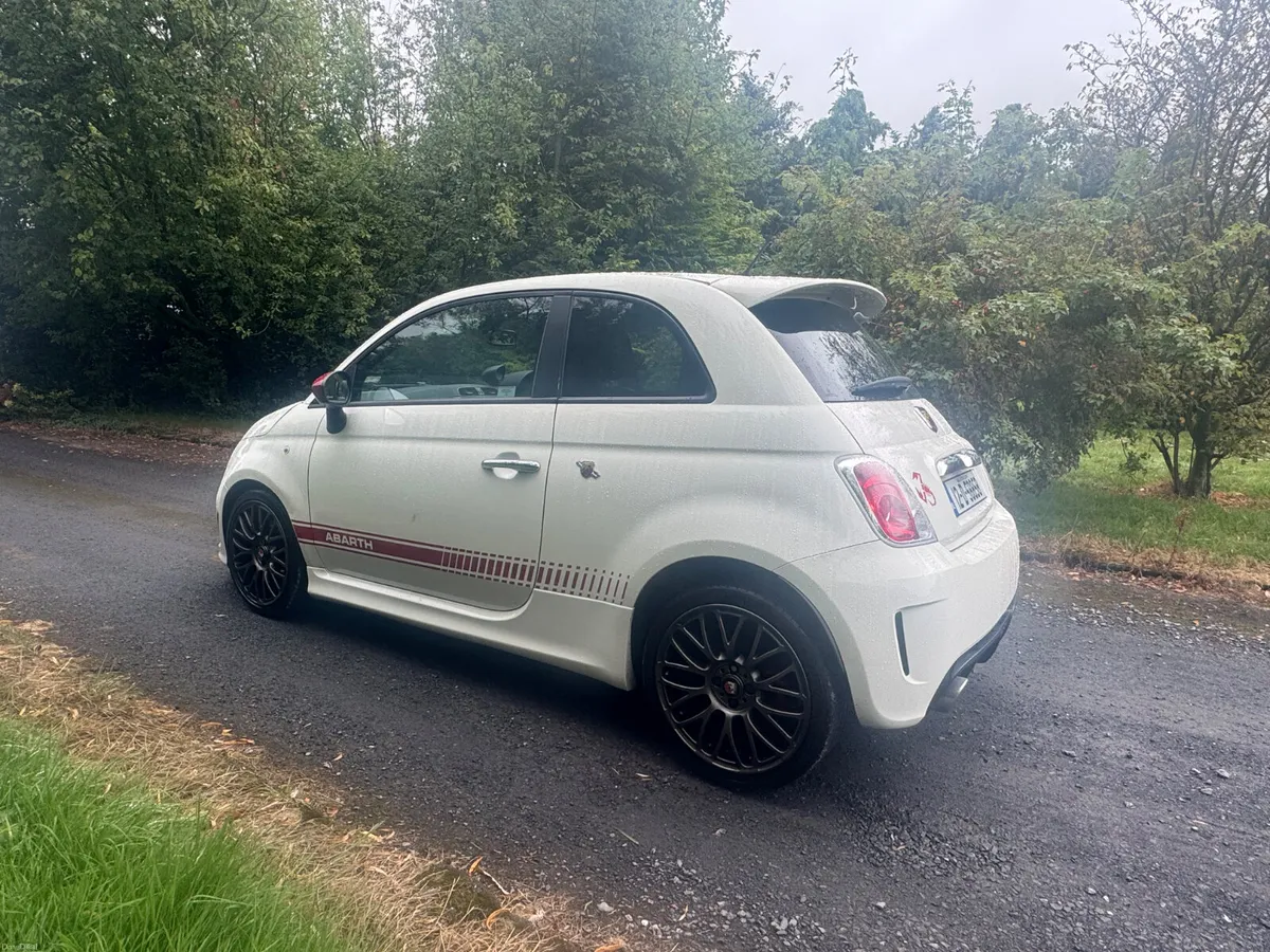 12 ABARTH 1.4 TURBO MANUAL - Image 3