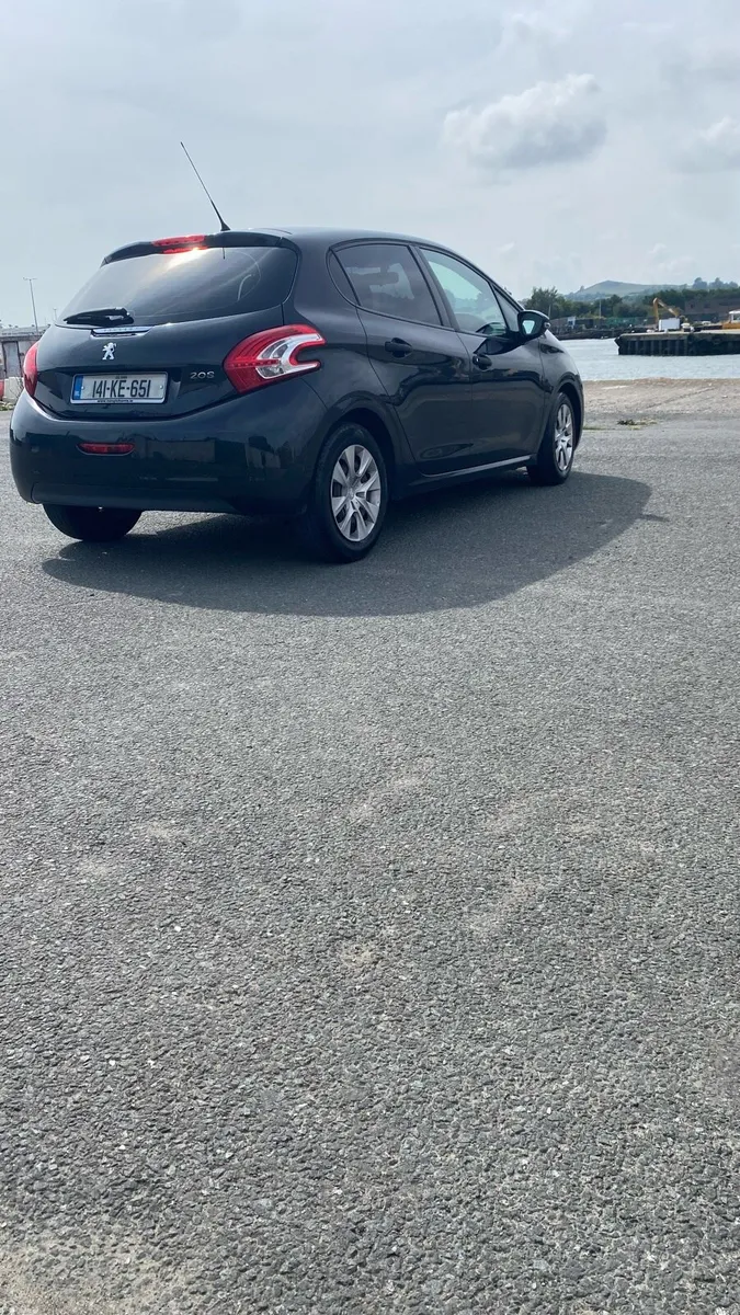 Peugeot 208, 2014, 1.4L Diesel in - Image 4