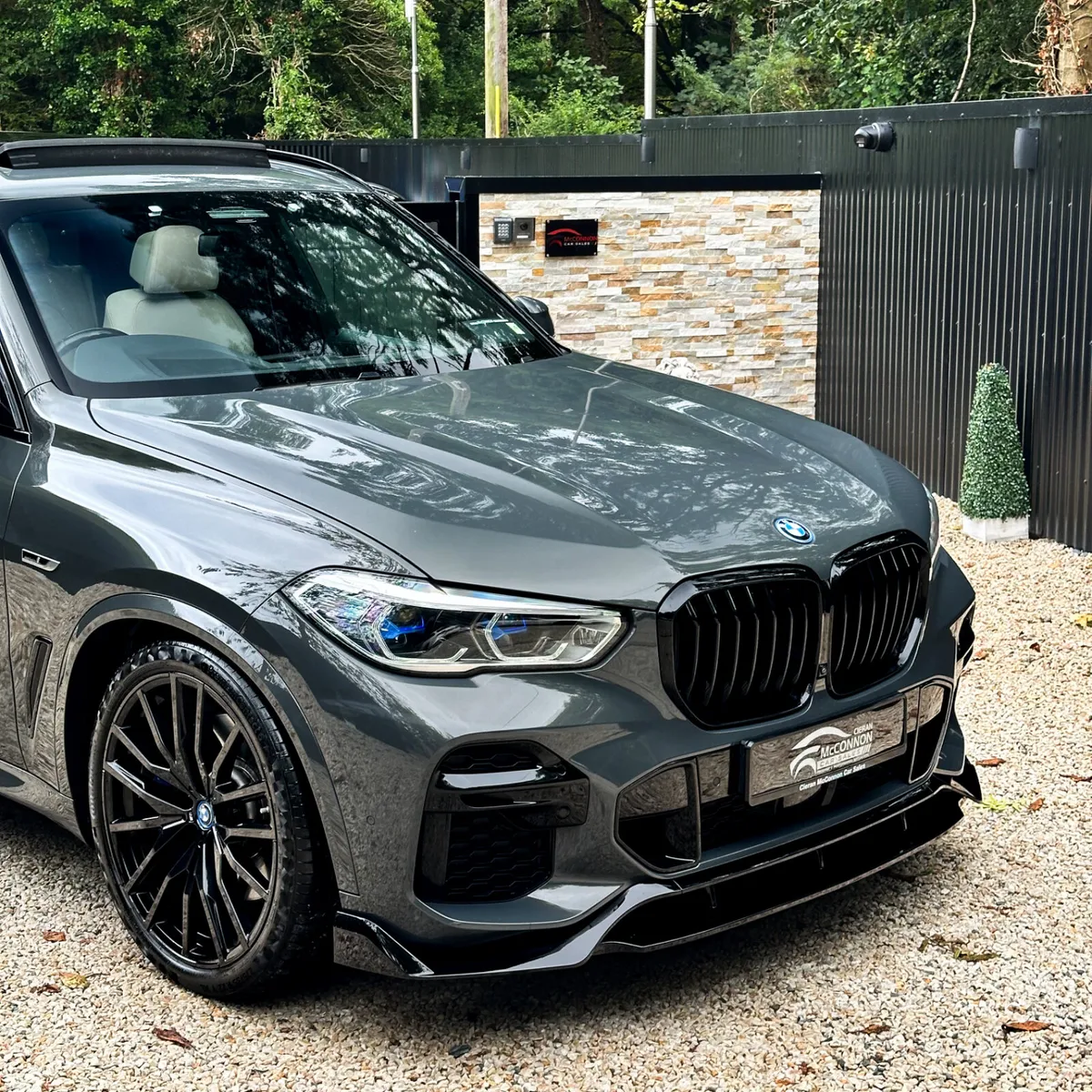 DEPOSIT TAKEN T2022 (222)  BMW X5 45E MSPORT PRO - Image 2