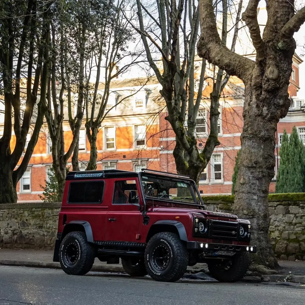 Land Rover Defender - Image 1