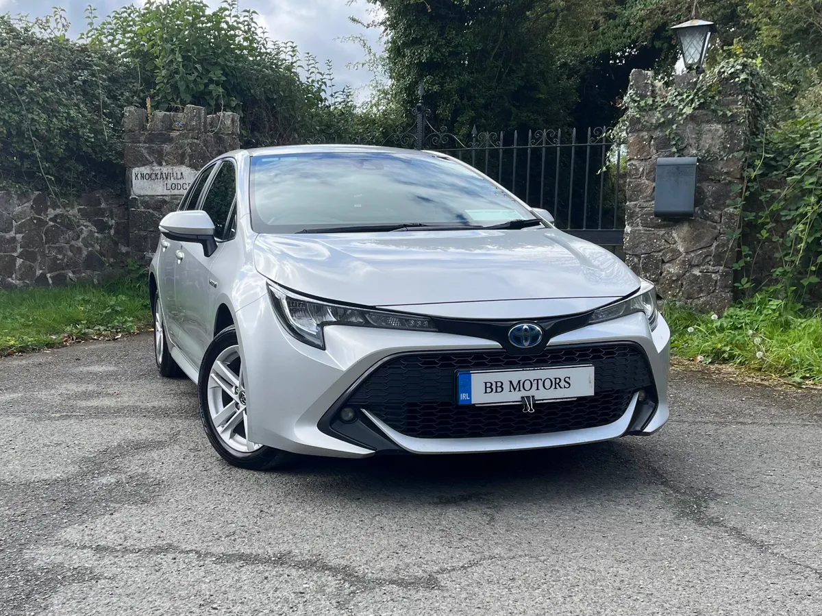 Toyota Corolla 1.8 Hybrid Luna Hatchback - Image 2