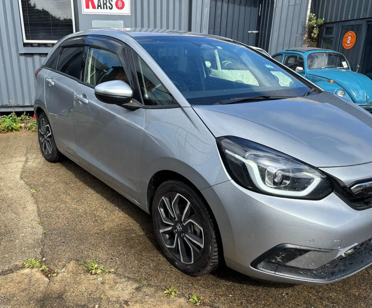 2020 Honda Fit e:HEV - Like-new with ultra-low mil - Image 4