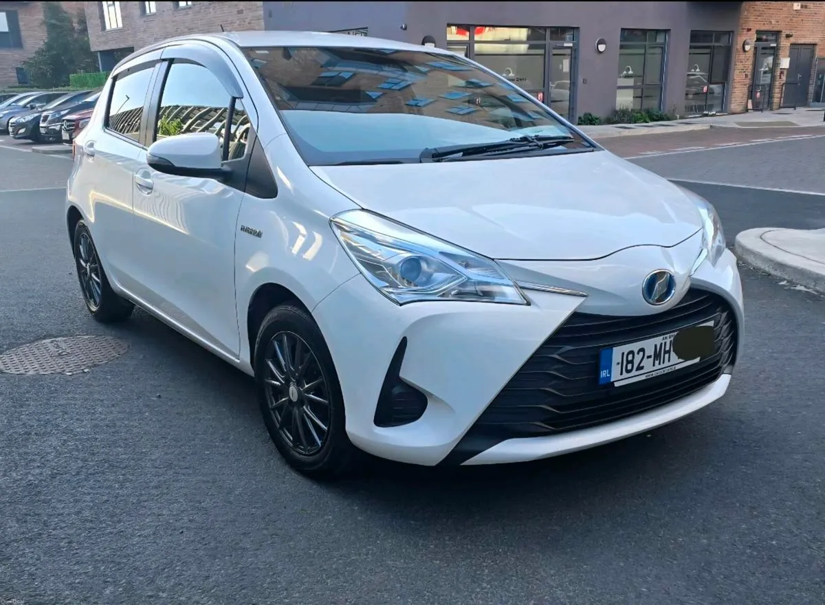 2018 Toyota Vitz (Yaris) 1.5 AUTO HYBRID - Image 3