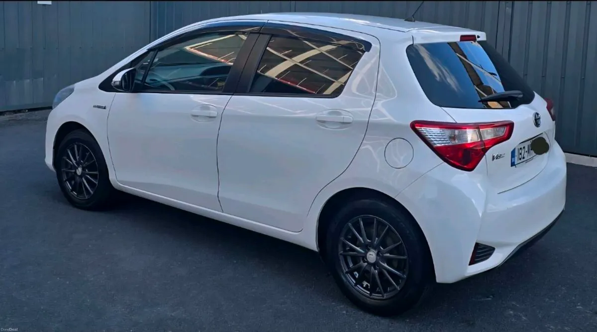 2018 Toyota Vitz (Yaris) 1.5 AUTO HYBRID - Image 2