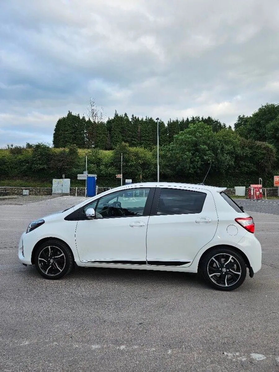 2017 Toyota Yaris - Image 4