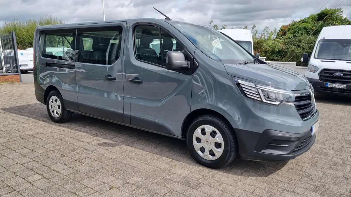 231 RENAULT TRAFIC LWB 9 SEATER 16K MILES - Image 2