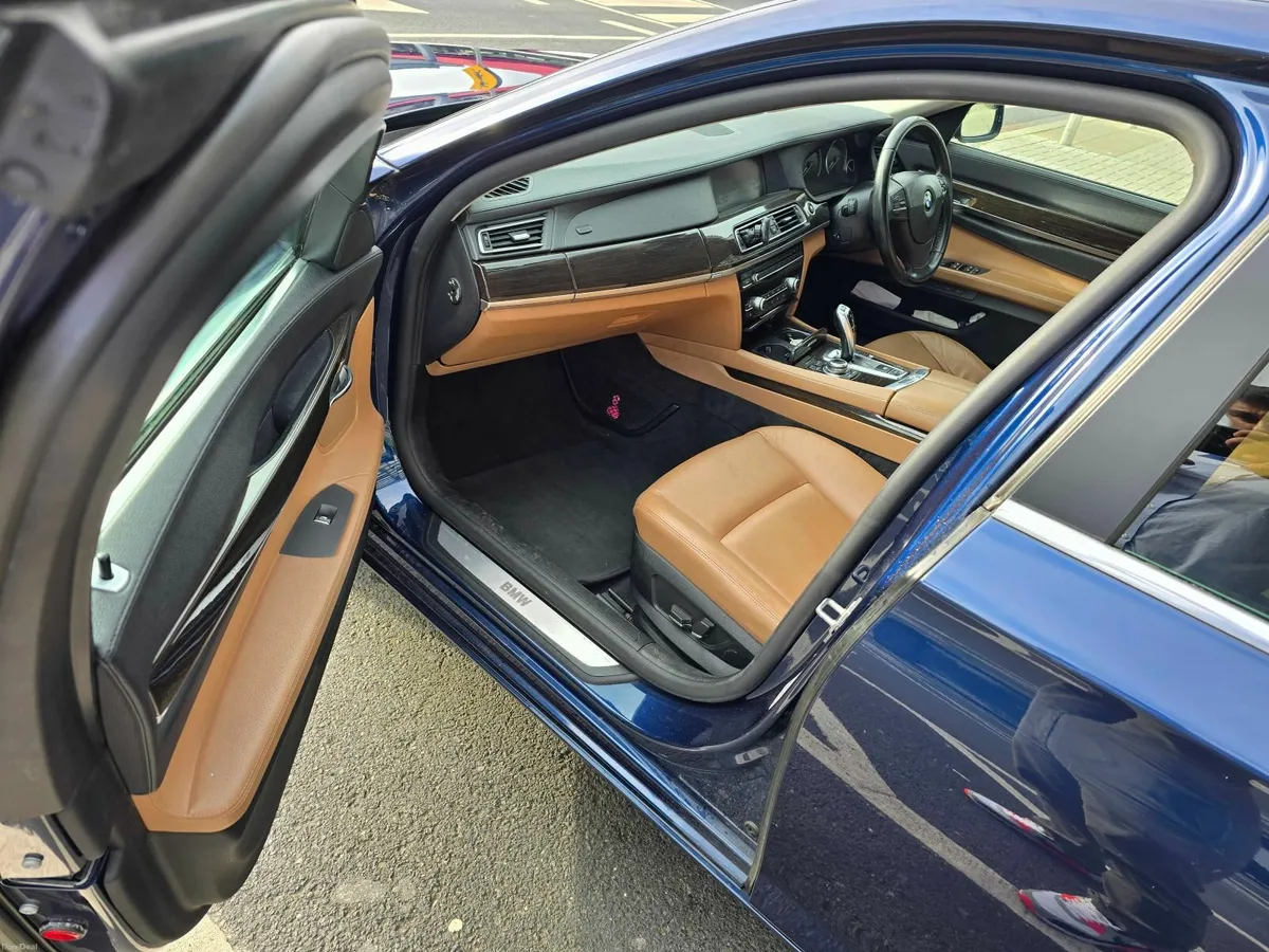 BMW 7-Series 2011 - Image 3