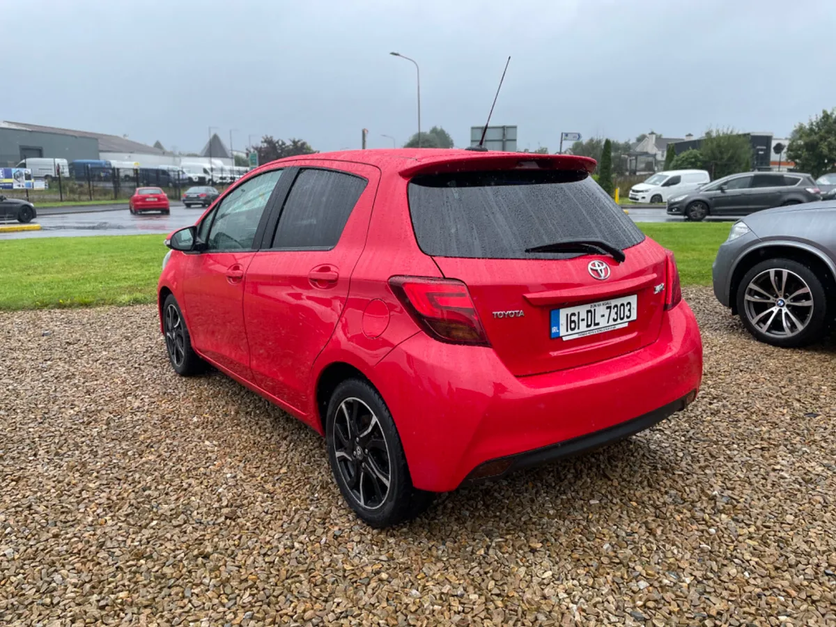 2016 Toyota Yaris Luna - Image 4