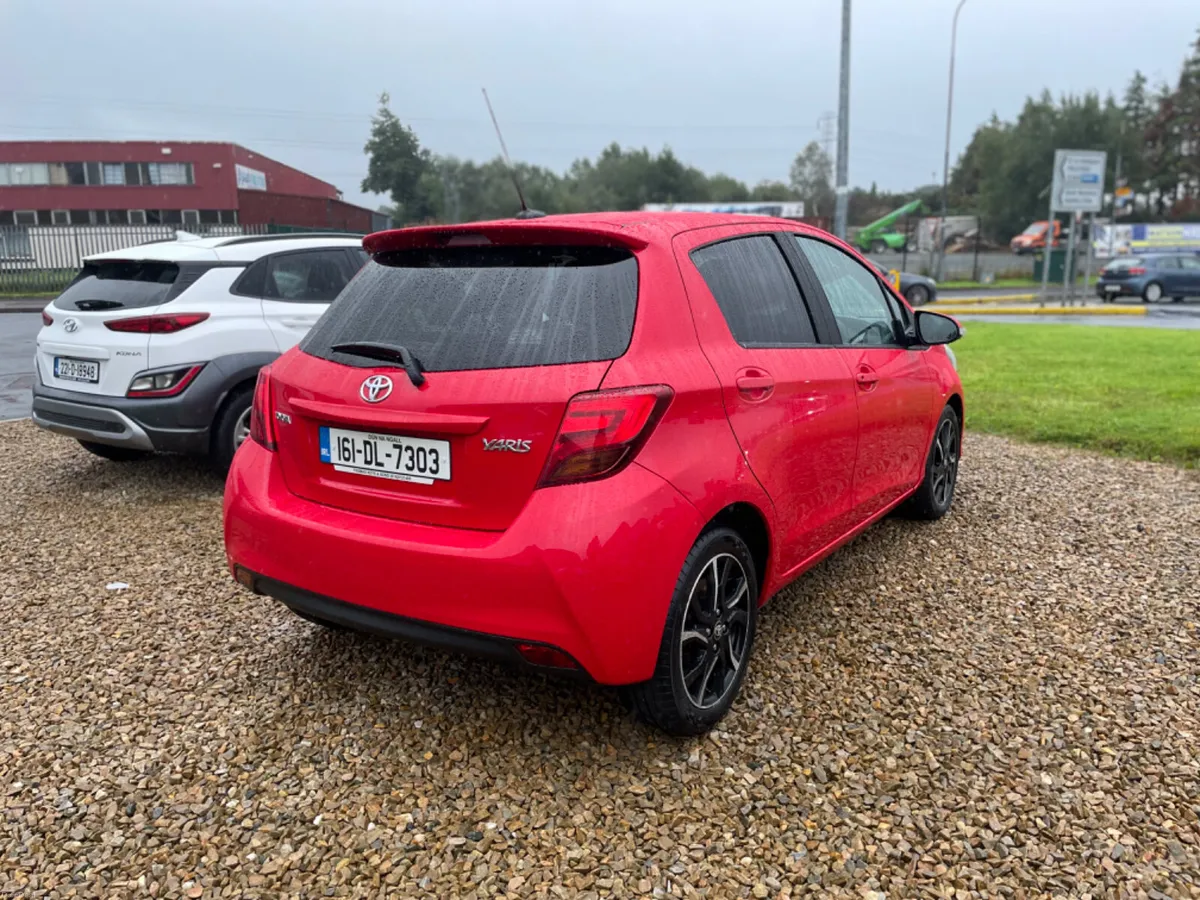 2016 Toyota Yaris Luna - Image 3