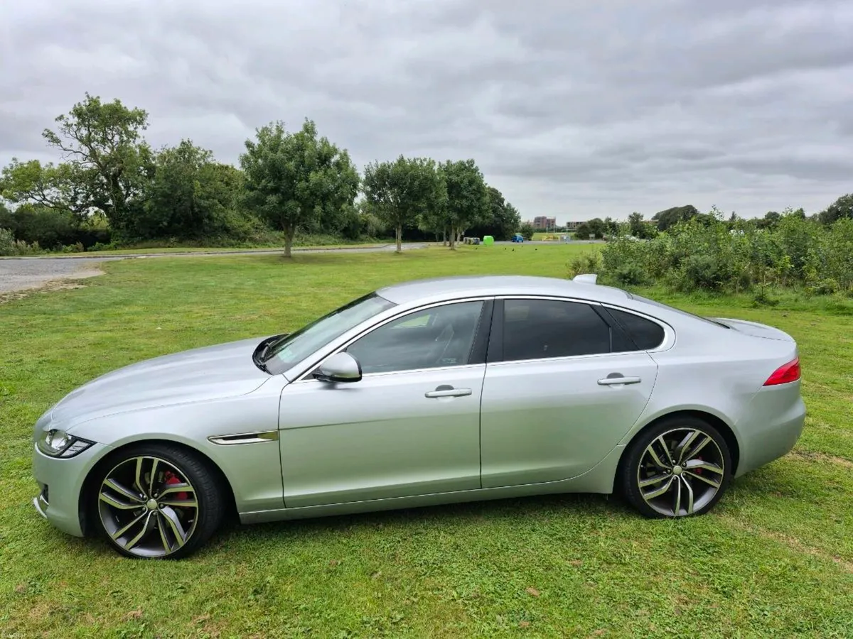 2017 Jaguar xf - Image 2