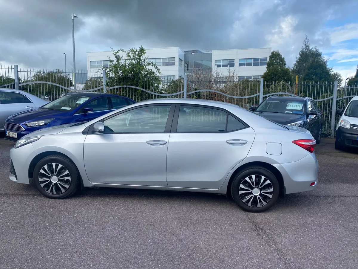 Toyota Corolla 2017 - Image 3