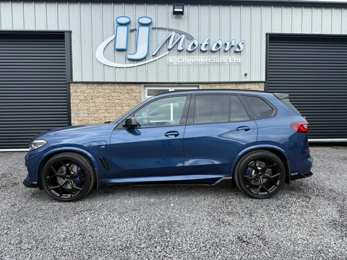 21 BMW X5 xDRIVE 45E M-SPORT - Image 4
