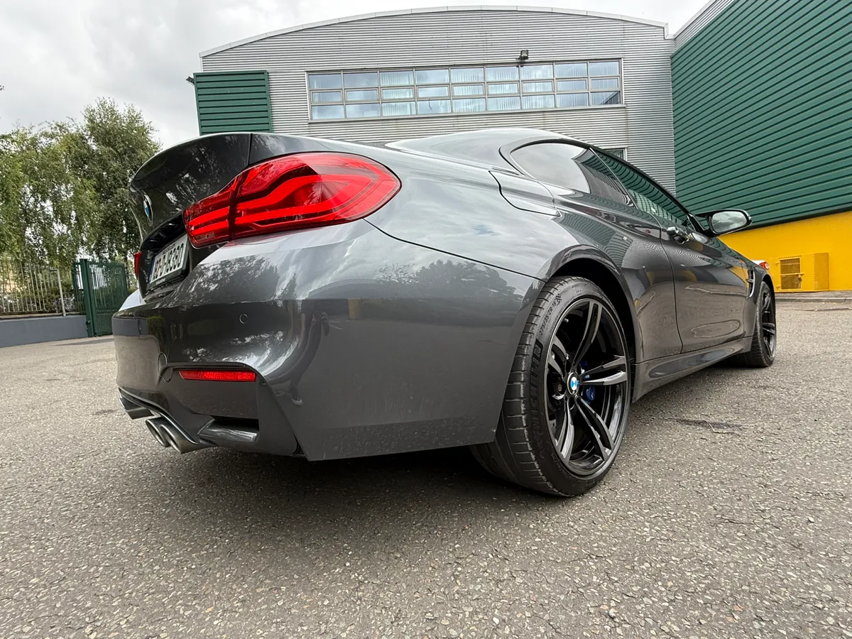 Bmw M4 Coupe 3.0 DCT Shadow Edition - Image 4