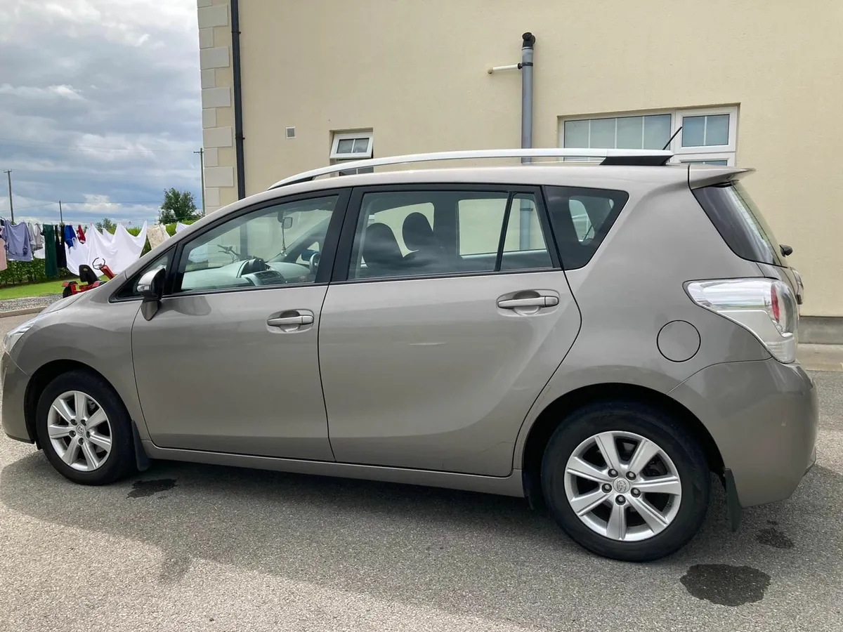 Toyota Corolla Verso - Image 4