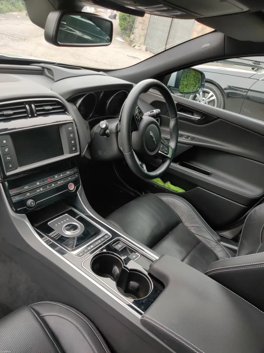 Jaguar XE 2017 - Image 4