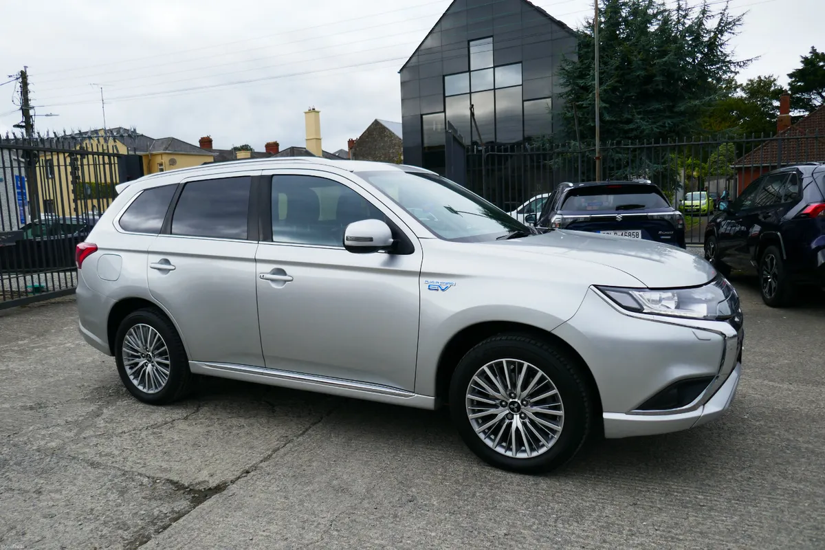 201, MITSUBISHI OUTLANDER PHEV 2.4 DYNAMICS - Image 2