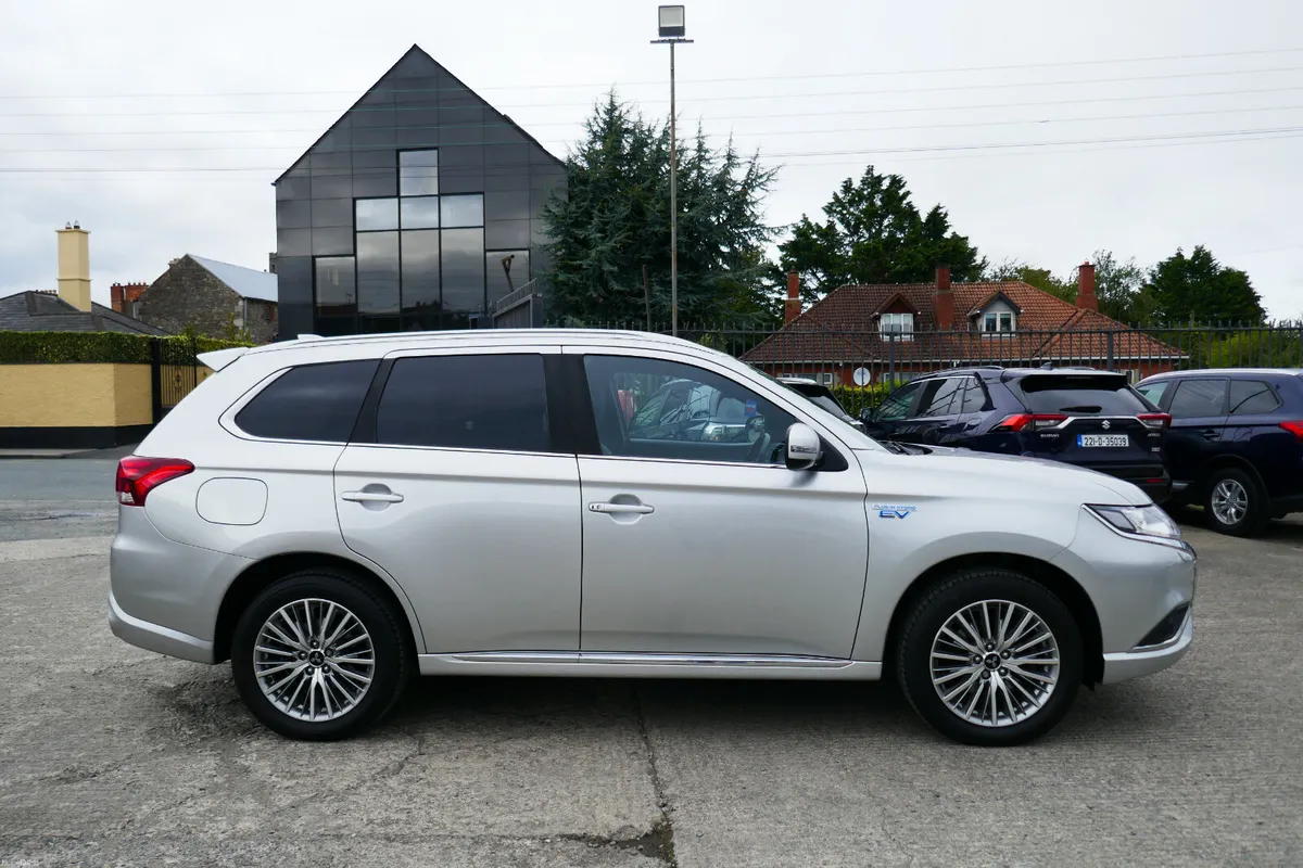 201, MITSUBISHI OUTLANDER PHEV 2.4 DYNAMICS - Image 3