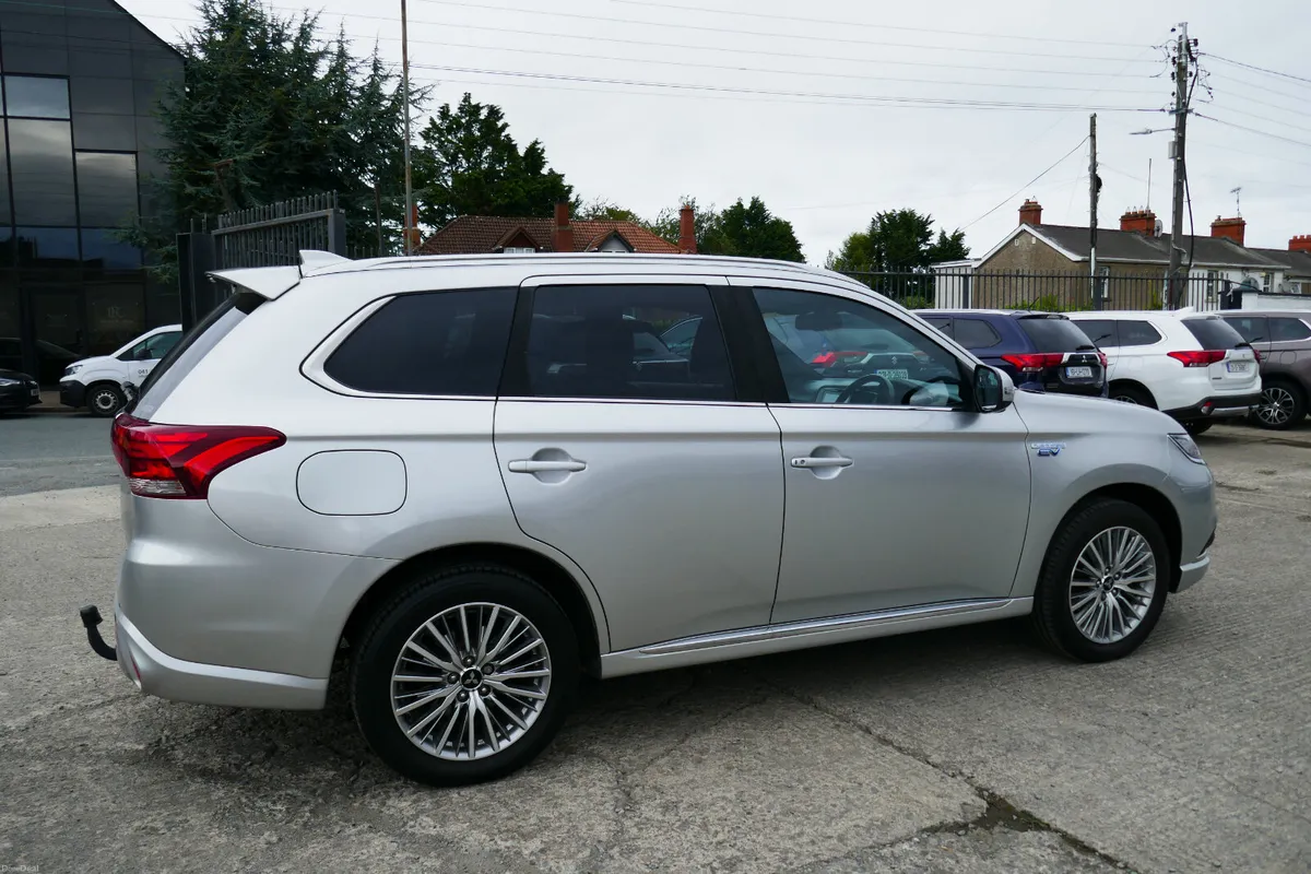 201, MITSUBISHI OUTLANDER PHEV 2.4 DYNAMICS - Image 4