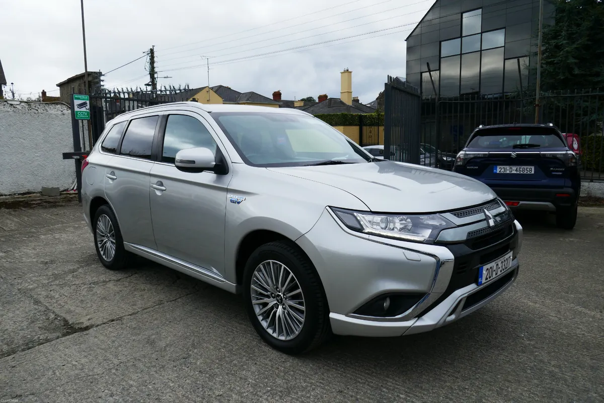 201, MITSUBISHI OUTLANDER PHEV 2.4 DYNAMICS - Image 1