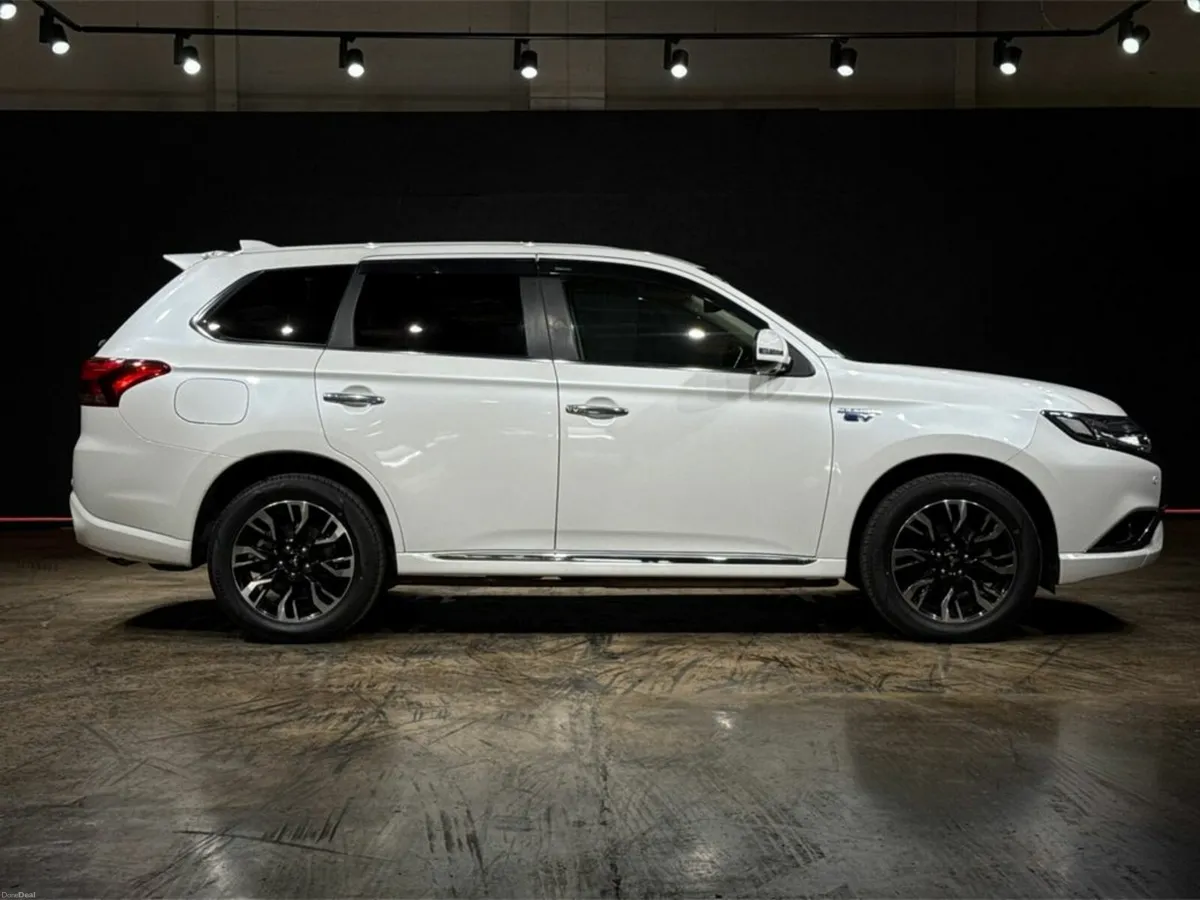 Mitsubishi Outlander PHEV PLUG IN HYBRID SUV - BLA - Image 3