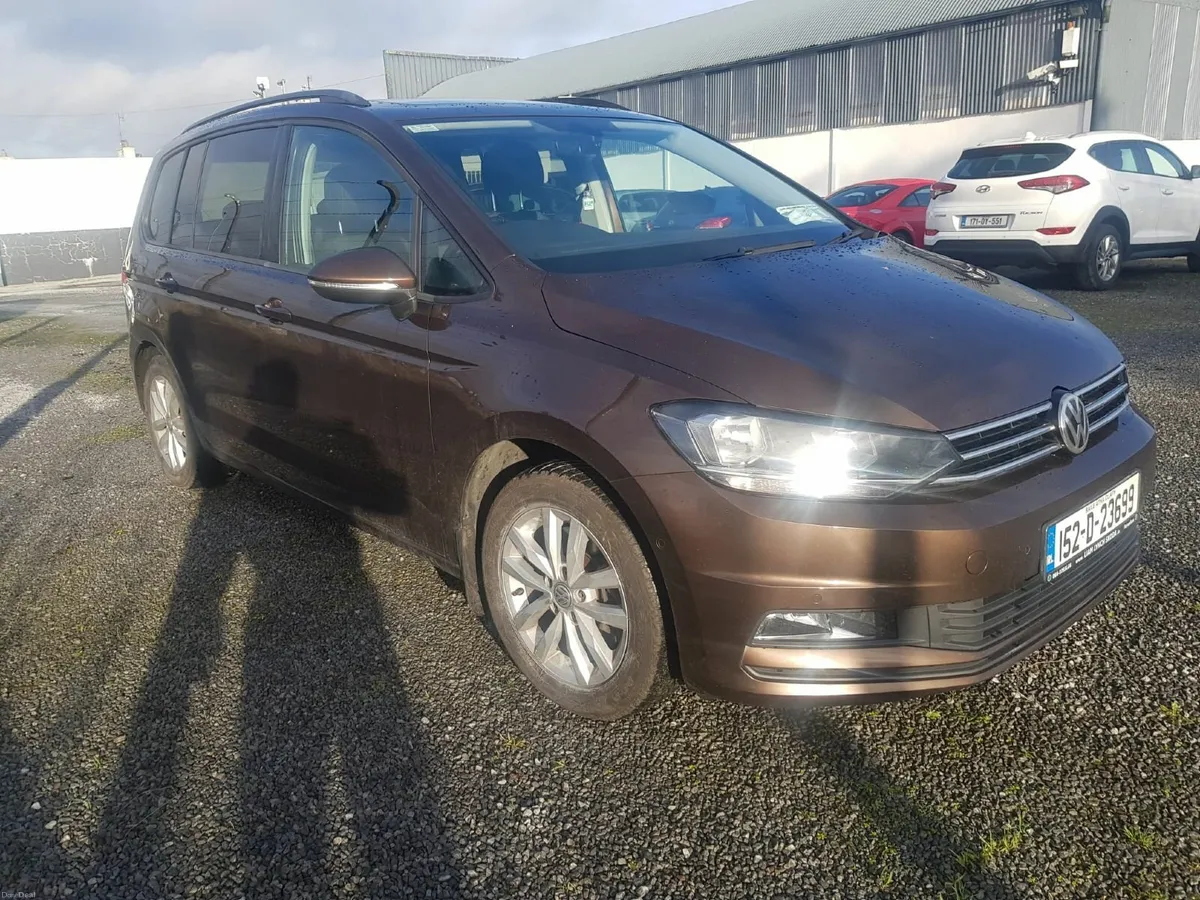Touran. Panoramic Sunroof, Sat Nav - Image 2