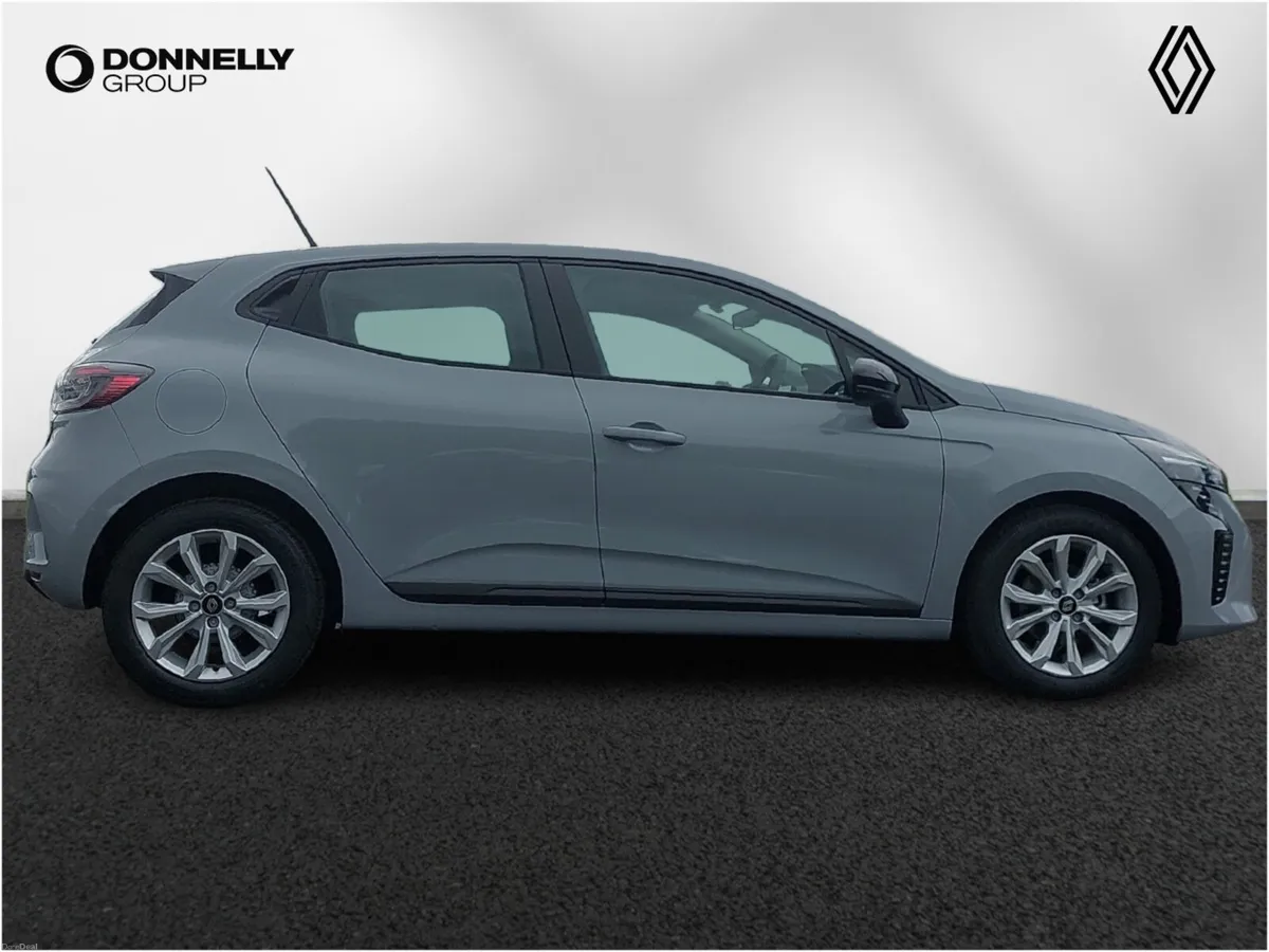 Renault Clio Hatchback Evolution - Image 3