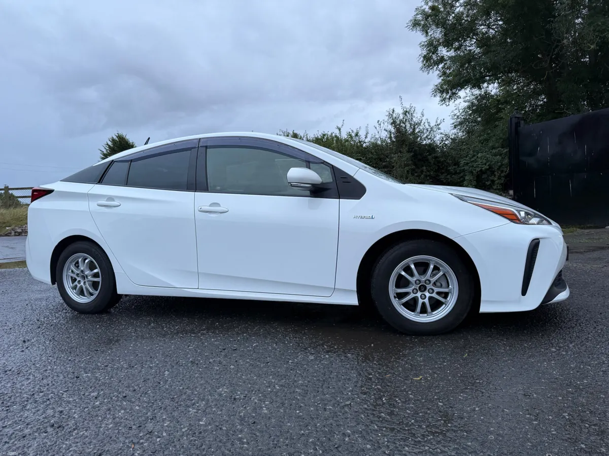 TOYOTA PRIUS 2020 1.8L PETROL HYBRID AUTOMATIC - Image 2