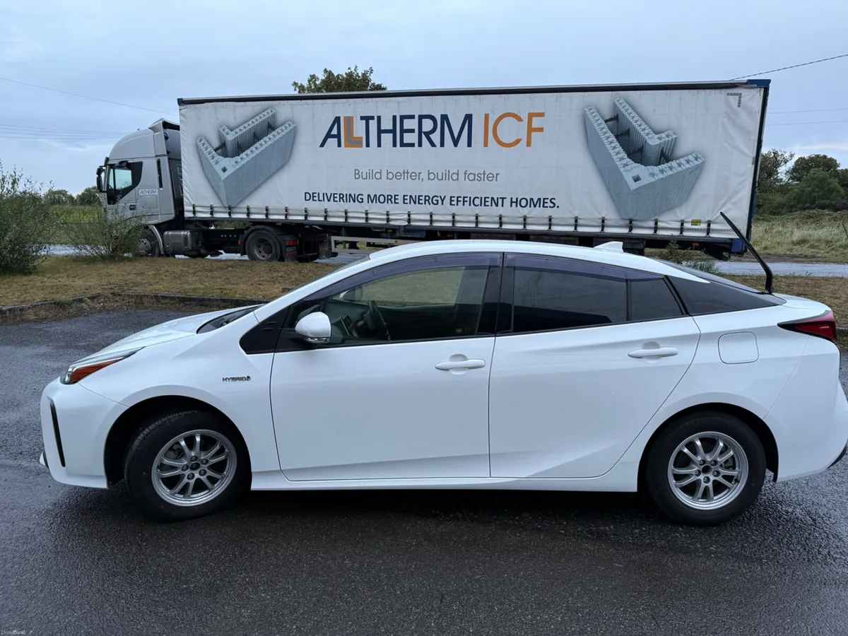 TOYOTA PRIUS 2020 1.8L PETROL HYBRID AUTOMATIC - Image 4