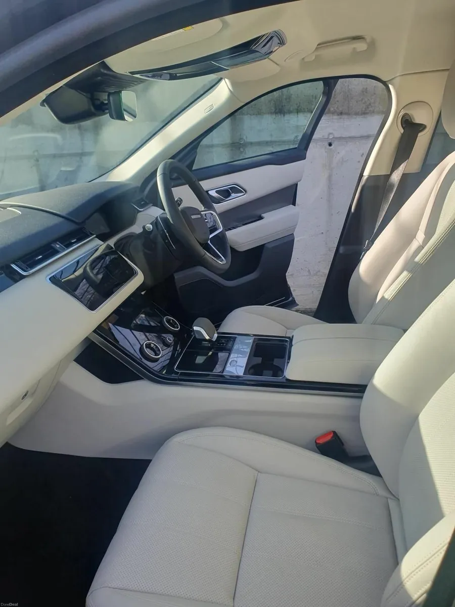 Land Rover Range Rover Velar 2023 - Image 6
