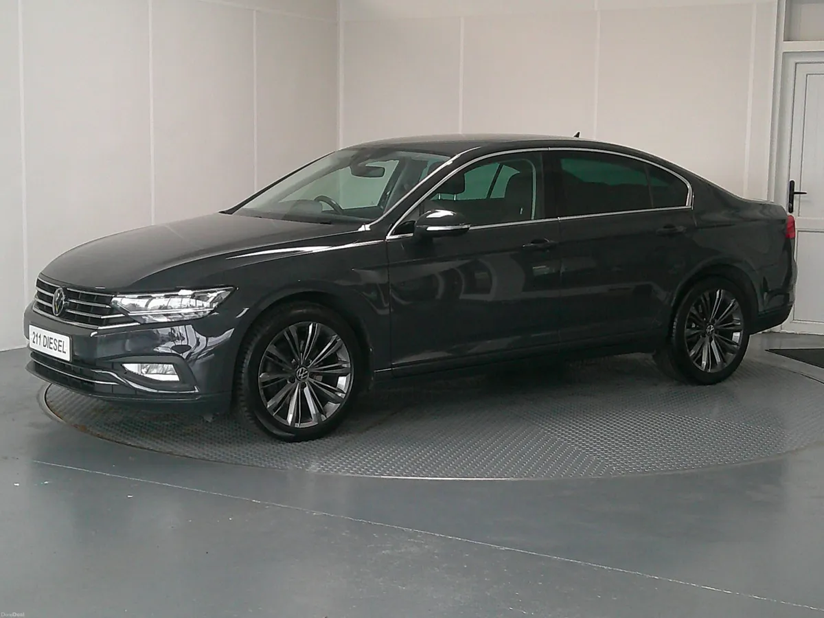 Volkswagen Passat 2021 - Image 3
