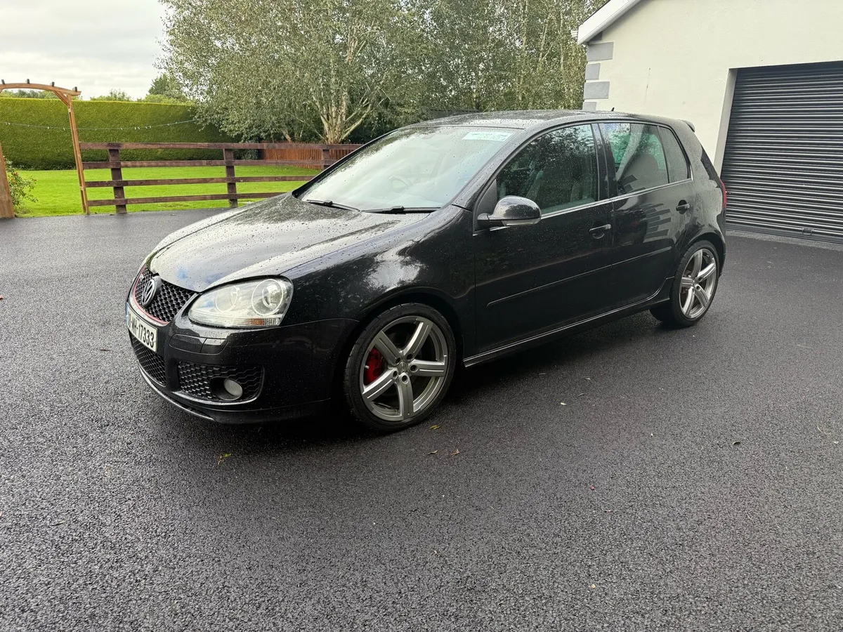 Volkswagen Golf GTI Pirelli - Image 2