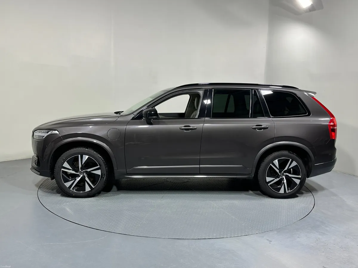 Volvo XC90 Dark Theme AWD 7 Seater 231 - Image 4