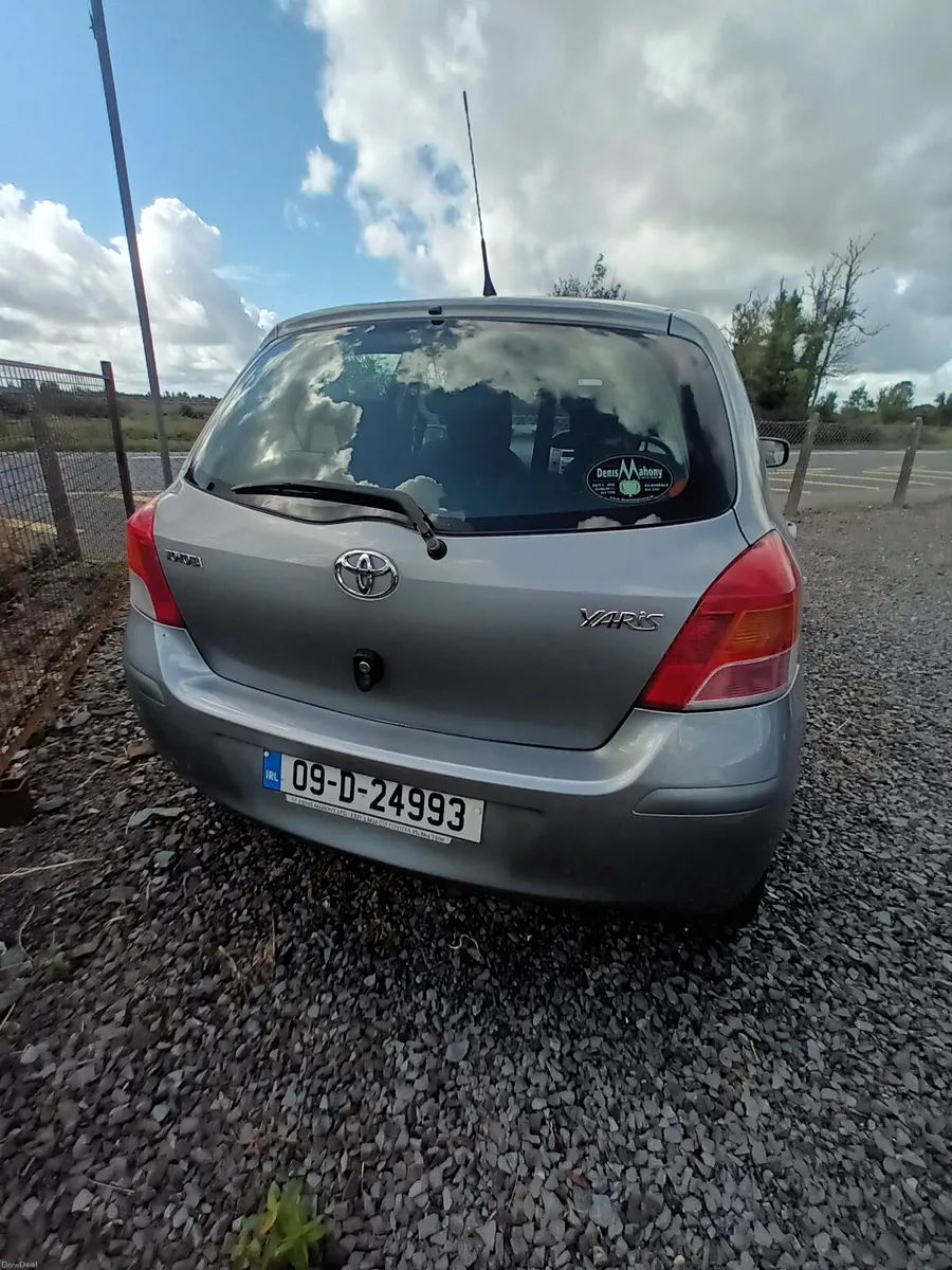 Toyota Yaris 2009 - Image 3