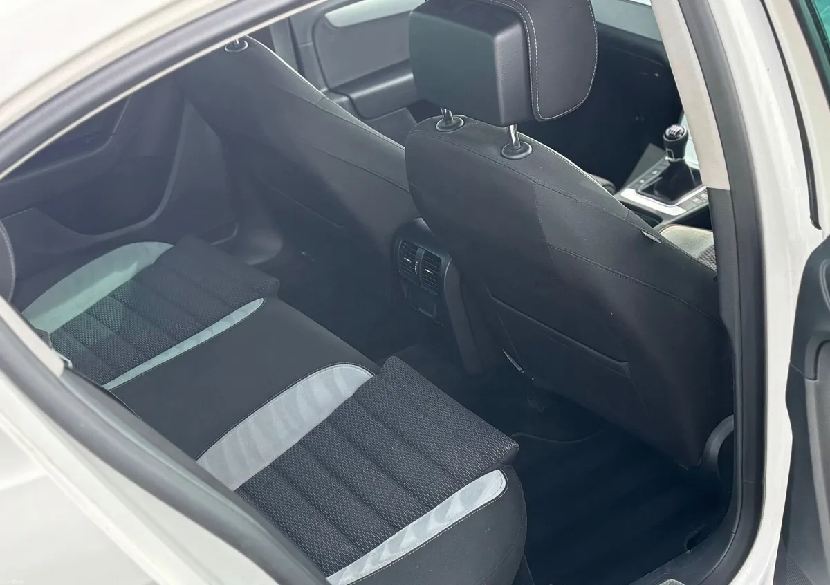 Volkswagen Passat 2014 - Image 4